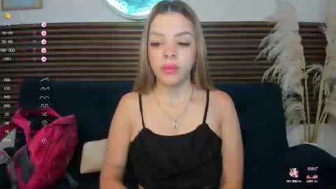 Snapshot of missvalery1 chatting on December 21, 12:16 pm missvalery1 online show from December 21, 12:16 pm
