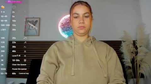 Snapshot of missvalery1 chatting on January 22, 12:27 pm missvalery1 online show from January 22, 12:27 pm