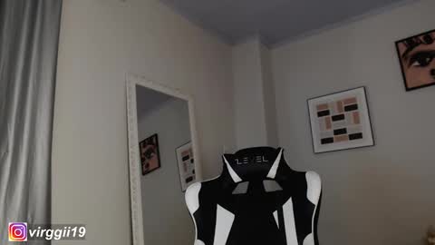 missvirggii online show from September 23, 10:41 pm