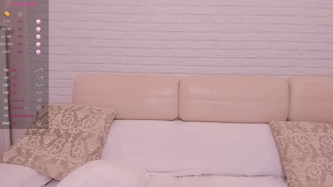 missxcaprice online show from February 19, 1:39 pm