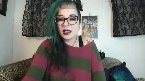 Snapshot of missy_dee chatting on October 15, 7:44 am Missy Dee online show from October 15, 7:44 am