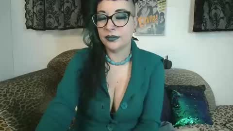 Snapshot of missy_dee chatting on October 25, 8:11 am Missy Dee online show from October 25, 8:11 am