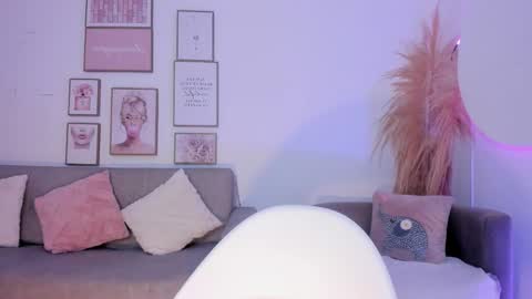 missy_lowe online show from September 13, 5:32 pm