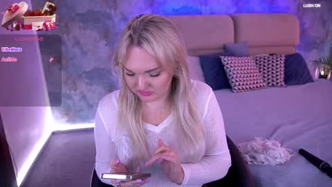 Snapshot of missyymartinezz chatting on March 6, 7:36 am Amely online show from March 6, 7:36 am