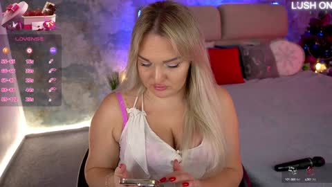 Snapshot of missyymartinezz chatting on December 22, 9:00 am Amely online show from December 22, 9:00 am
