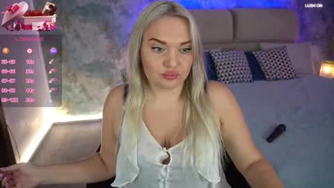 Snapshot of missyymartinezz chatting on February 16, 8:32 am Amely online show from February 16, 8:32 am