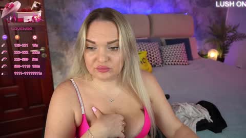 Snapshot of missyymartinezz chatting on January 28, 8:36 am Amely online show from January 28, 8:36 am