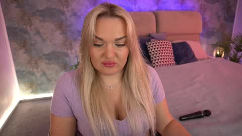 Snapshot of missyymartinezz chatting on March 10, 8:17 am Amely online show from March 10, 8:17 am