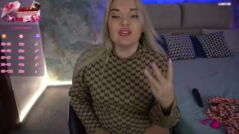 Snapshot of missyymartinezz chatting on February 15, 7:27 am Amely online show from February 15, 7:27 am