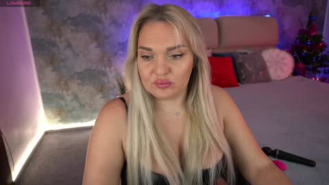 Snapshot of missyymartinezz chatting on December 23, 8:44 am Amely online show from December 23, 8:44 am