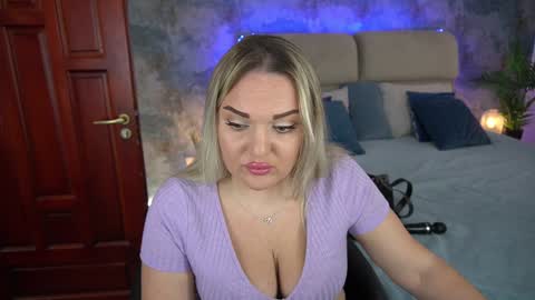 Snapshot of missyymartinezz chatting on January 24, 8:13 am Amely online show from January 24, 8:13 am