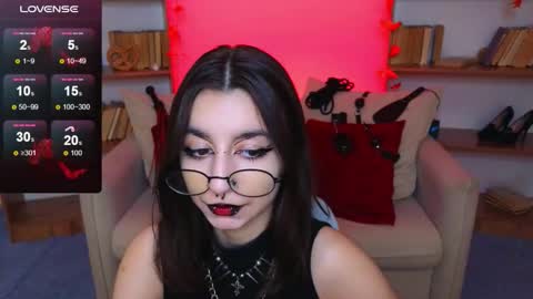 Snapshot of mistress__marcelline chatting on October 4, 10:10 am Marcelline online show from October 4, 10:10 am