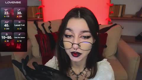 Snapshot of mistress__marcelline chatting on October 6, 10:21 am Marcelline online show from October 6, 10:21 am