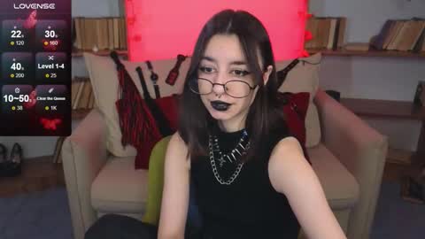Snapshot of mistress__marcelline chatting on September 21, 10:14 am Marcelline online show from September 21, 10:14 am