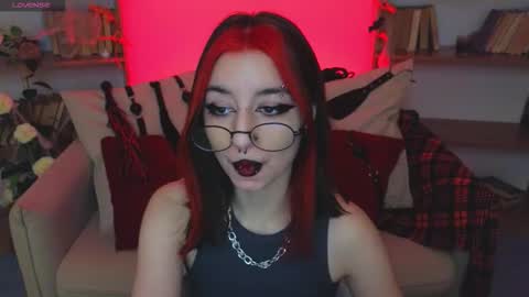 Snapshot of mistress__marcelline chatting on October 22, 7:13 am Marcelline online show from October 22, 7:13 am