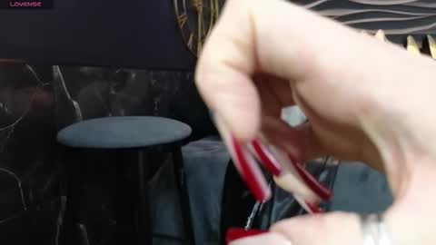 Darsy online show from December 3, 1:46 pm