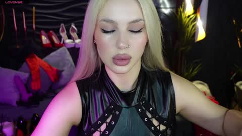 Darsy online show from December 26, 1:54 pm