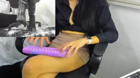 Snapshot of mistress_findom chatting on September 18, 6:34 am mistress_findom online show from September 18, 6:34 am