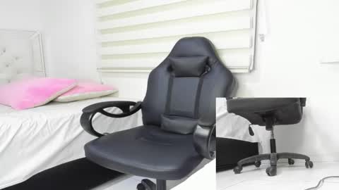 Snapshot of mistress_findom chatting on October 10, 5:12 am mistress_findom online show from October 10, 5:12 am