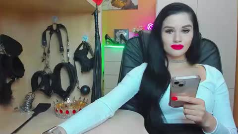 Snapshot of mistress_kristi chatting on October 2, 8:47 pm Mistress Kristi online show from October 2, 8:47 pm