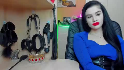 Snapshot of mistress_kristi chatting on October 14, 7:05 pm Mistress Kristi online show from October 14, 7:05 pm