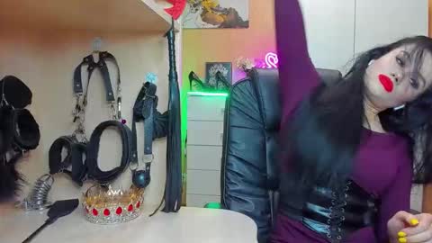 Snapshot of mistress_kristi chatting on October 11, 10:12 pm Mistress Kristi online show from October 11, 10:12 pm