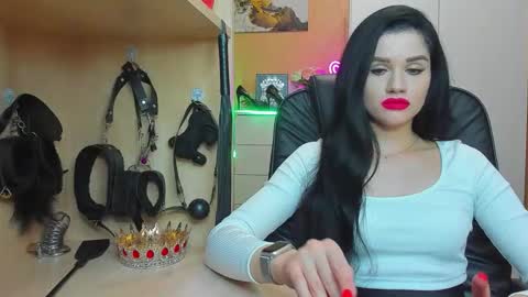 Snapshot of mistress_kristi chatting on September 21, 8:07 pm Mistress Kristi online show from September 21, 8:07 pm