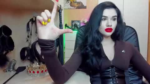 Snapshot of mistress_kristi chatting on October 27, 7:30 pm Mistress Kristi online show from October 27, 7:30 pm
