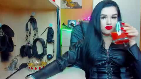 Snapshot of mistress_kristi chatting on September 30, 8:24 pm Mistress Kristi online show from September 30, 8:24 pm
