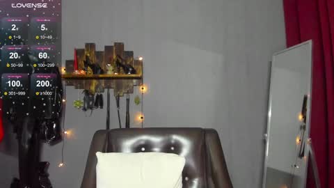 Snapshot of mistress_pamela_ chatting on December 15, 3:31 pm Mistress Pamela online show from December 15, 3:31 pm
