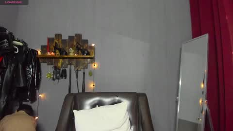 Snapshot of mistress_pamela_ chatting on December 15, 5:23 am Mistress Pamela online show from December 15, 5:23 am