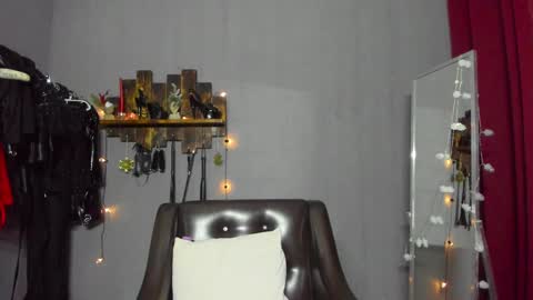 Snapshot of mistress_pamela_ chatting on December 26, 3:38 am Mistress Pamela online show from December 26, 3:38 am