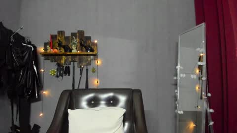 Snapshot of mistress_pamela_ chatting on January 12, 5:34 am Mistress Pamela online show from January 12, 5:34 am