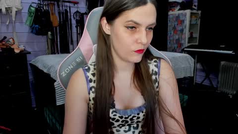 Snapshot of mistress_priest chatting on January 23, 7:18 pm Dirty Priest and Ivi online show from January 23, 7:18 pm