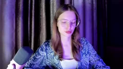 Snapshot of mistresselizy chatting on September 18, 4:38 pm mistresselizy online show from September 18, 4:38 pm