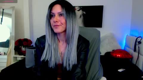 Snapshot of mistressevelyn_ chatting on February 24, 4:04 am MistressEvelyn online show from February 24, 4:04 am