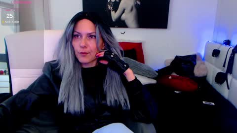 Snapshot of mistressevelyn_ chatting on January 31, 5:51 am MistressEvelyn online show from January 31, 5:51 am