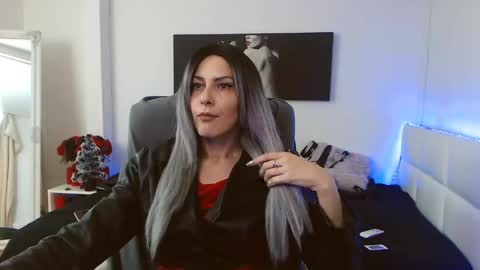 Snapshot of mistressevelyn_ chatting on January 9, 5:34 am MistressEvelyn online show from January 9, 5:34 am