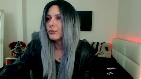 Snapshot of mistressevelyn_ chatting on January 6, 6:03 am MistressEvelyn online show from January 6, 6:03 am