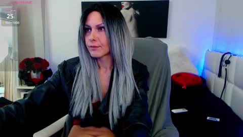 Snapshot of mistressevelyn_ chatting on February 18, 4:48 am MistressEvelyn online show from February 18, 4:48 am