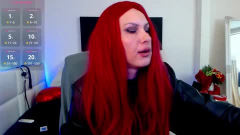 Snapshot of mistressevelyn_ chatting on March 10, 5:54 am MistressEvelyn online show from March 10, 5:54 am