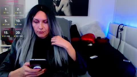 Snapshot of mistressevelyn_ chatting on February 15, 9:38 am MistressEvelyn online show from February 15, 9:38 am