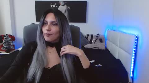 Snapshot of mistressevelyn_ chatting on January 7, 5:43 am MistressEvelyn online show from January 7, 5:43 am