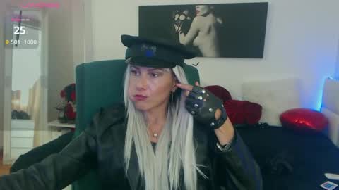 Snapshot of mistressevelyn_ chatting on September 11, 6:03 am MistressEvelyn online show from September 11, 6:03 am