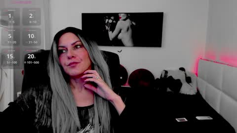 Snapshot of mistressevelyn_ chatting on December 15, 5:56 am MistressEvelyn online show from December 15, 5:56 am