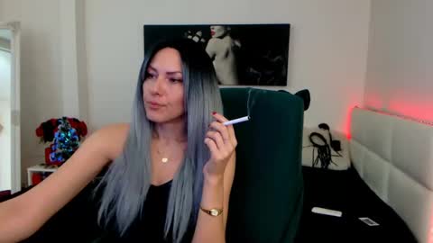 Snapshot of mistressevelyn_ chatting on December 22, 5:56 am MistressEvelyn online show from December 22, 5:56 am