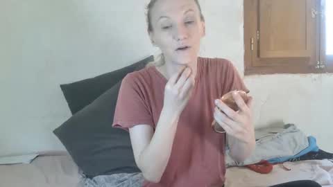 Snapshot of mistressmilly32 chatting on October 29, 9:02 am mistressmilly32 online show from October 29, 9:02 am