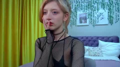 Snapshot of mistymarlow chatting on October 13, 6:32 pm Misty online show from October 13, 6:32 pm