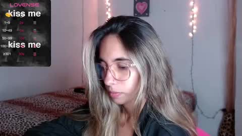 Snapshot of mitchwilson1 chatting on September 18, 4:11 am mitchwilson1 online show from September 18, 4:11 am