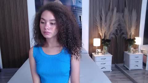 Snapshot of miticabrennet chatting on September 25, 3:27 am Mtica Brennet online show from September 25, 3:27 am